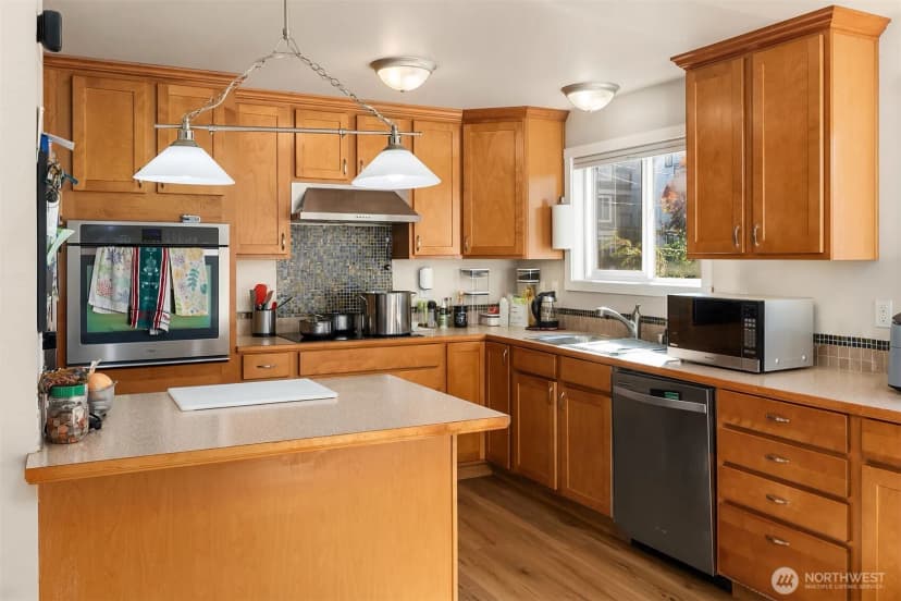 Property photo for 2239 Yale Avenue E, Seattle photo 8