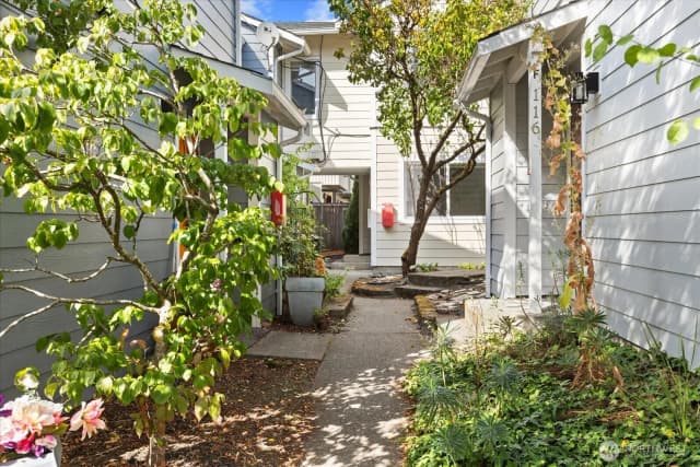 Property photo for 116 17th Avenue #d, Seattle