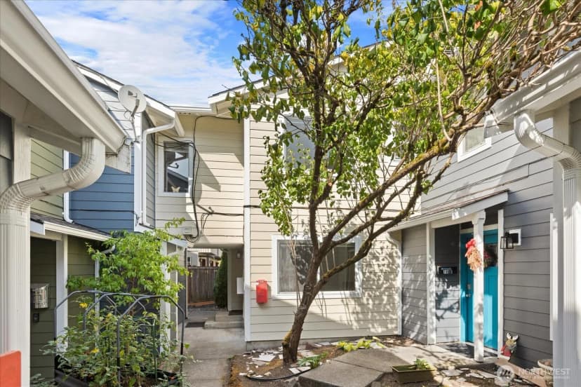 Property photo for 116 17th Avenue #d, Seattle photo 2