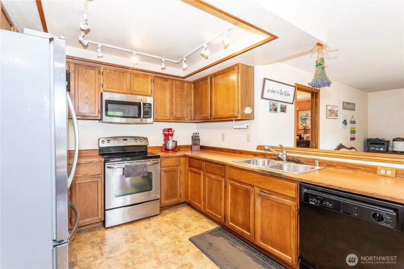 Property photo for 2317 214th Place Sw, Brier photo 8