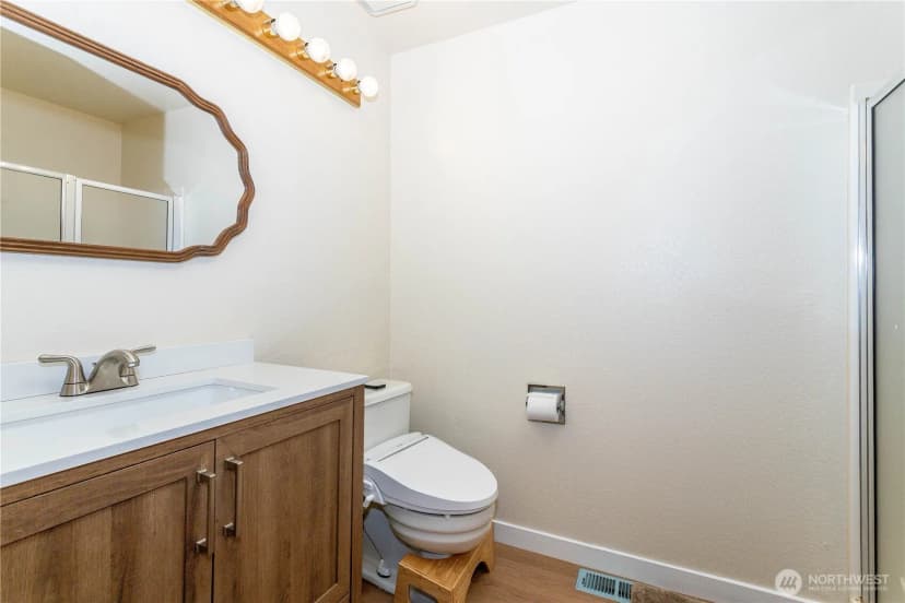 Property photo for 2317 214th Place Sw, Brier photo 18