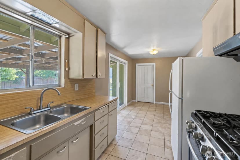 Property photo for 27054 124th Avenue Se, Kent photo 10