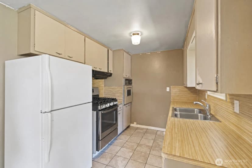 Property photo for 27054 124th Avenue Se, Kent photo 9