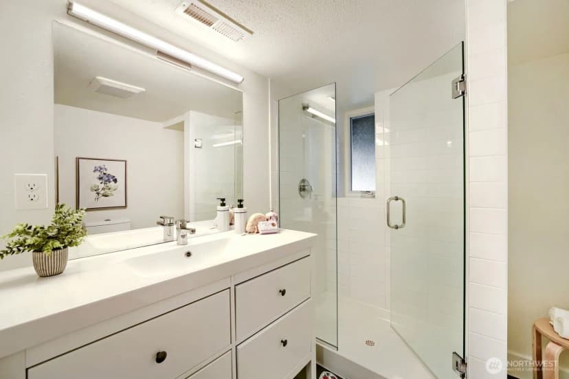 Property photo for 4216 27th Avenue W, Seattle photo 11