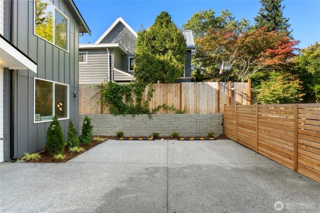 Property photo for 338 Ne 90th Street, Seattle photo 3