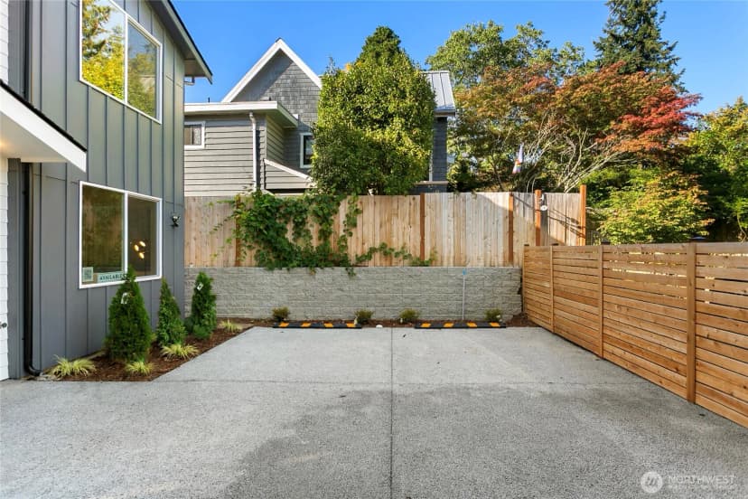 Property photo for 338 Ne 90th Street, Seattle photo 3