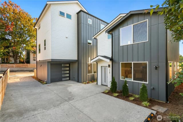 Property photo for 338 Ne 90th Street, Seattle photo 2