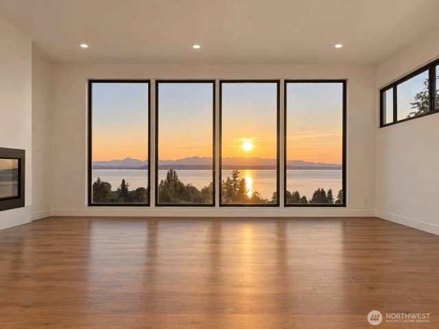 Property photo for 19122 94th Avenue W, Edmonds photo 2