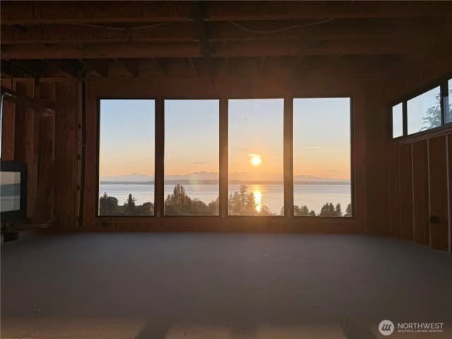 Property photo for 19122 94th Avenue W, Edmonds photo 3