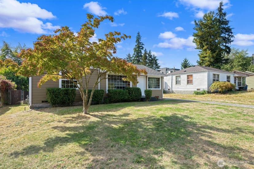 Property photo for 829 Ne 189th Street, Shoreline photo 2