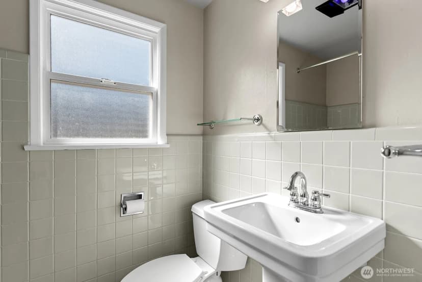 Property photo for 829 Ne 189th Street, Shoreline photo 26