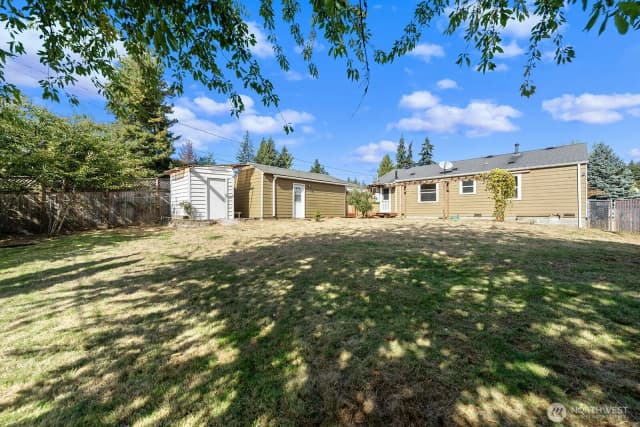 Property photo for 829 Ne 189th Street, Shoreline photo 3