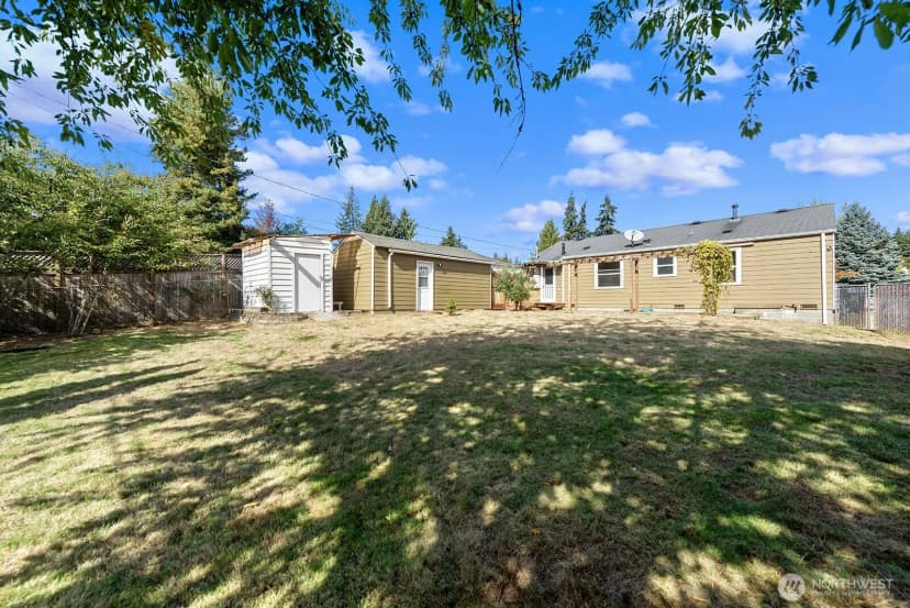 Property photo for 829 Ne 189th Street, Shoreline photo 3