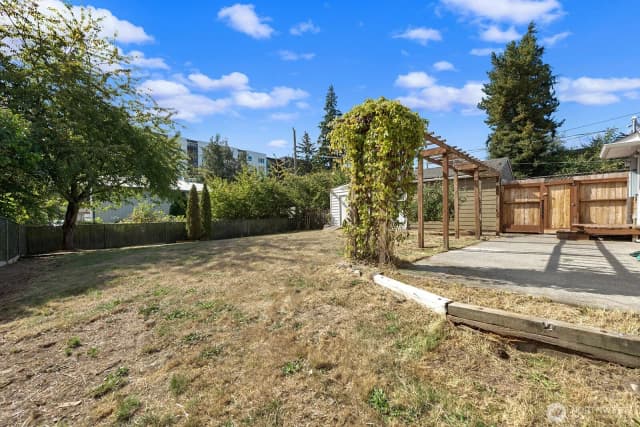 Property photo for 829 Ne 189th Street, Shoreline photo 5