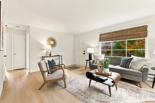 Property photo for 4119 Sw Kenyon Street, Seattle photo 3