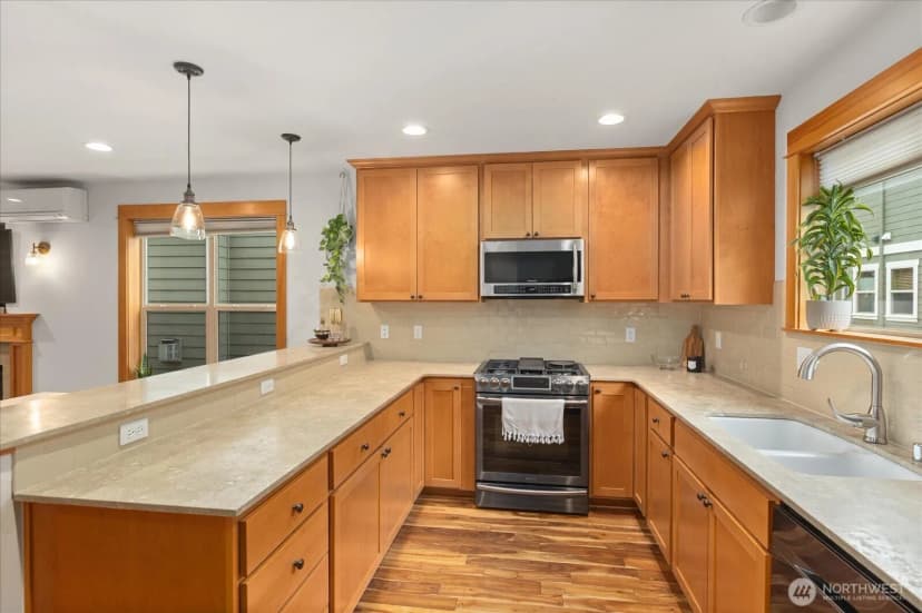 Property photo for 4115 42nd Avenue Sw #a, Seattle photo 11
