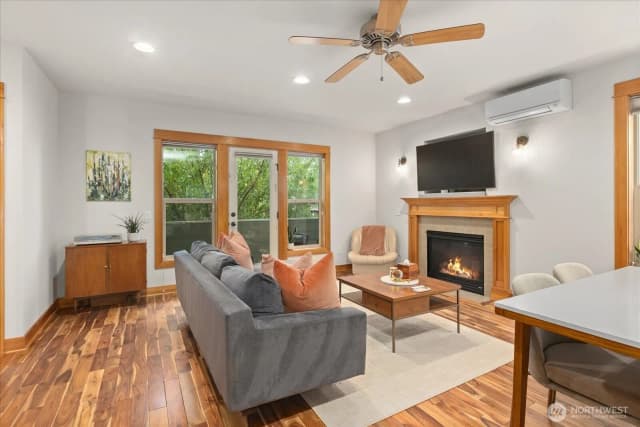 Property photo for 4115 42nd Avenue Sw #a, Seattle photo 4