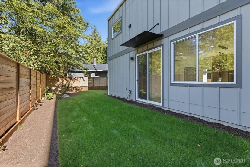 Property photo for 10330 B Ashworth Avenue N, Seattle photo 25