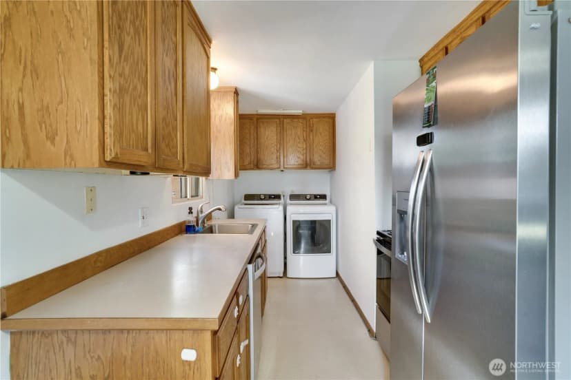 Property photo for 30521 1st Pl Sw, Federal Way photo 8