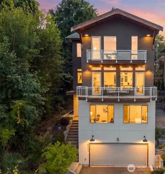 Property photo for 4025 Burton Place W, Seattle