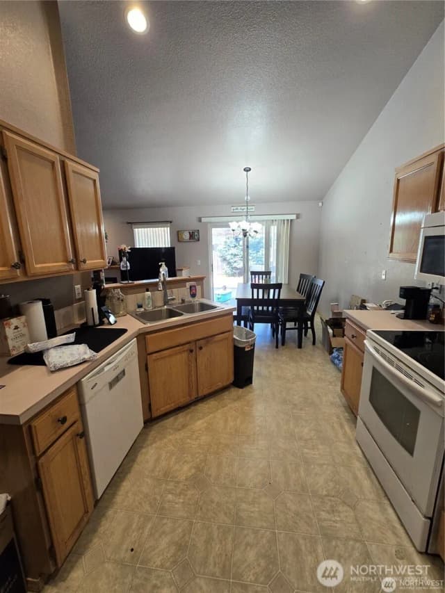 Property photo for 15407 8th Avenue E, Tacoma photo 3