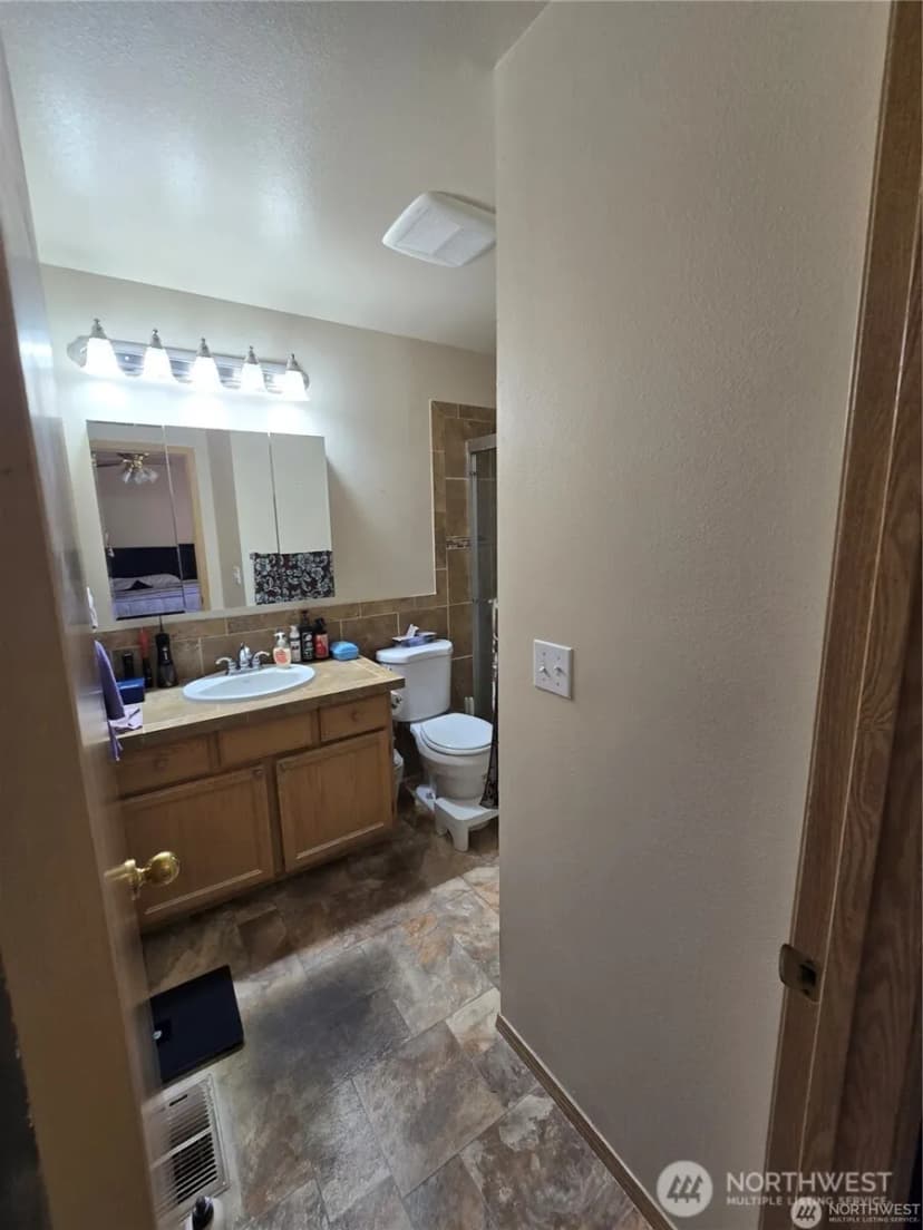 Property photo for 15407 8th Avenue E, Tacoma photo 11