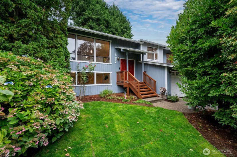 Property photo for 10026 Ne 140th St, Kirkland photo 2