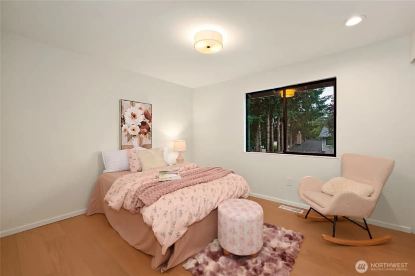 Property photo for 10026 Ne 140th St, Kirkland photo 9