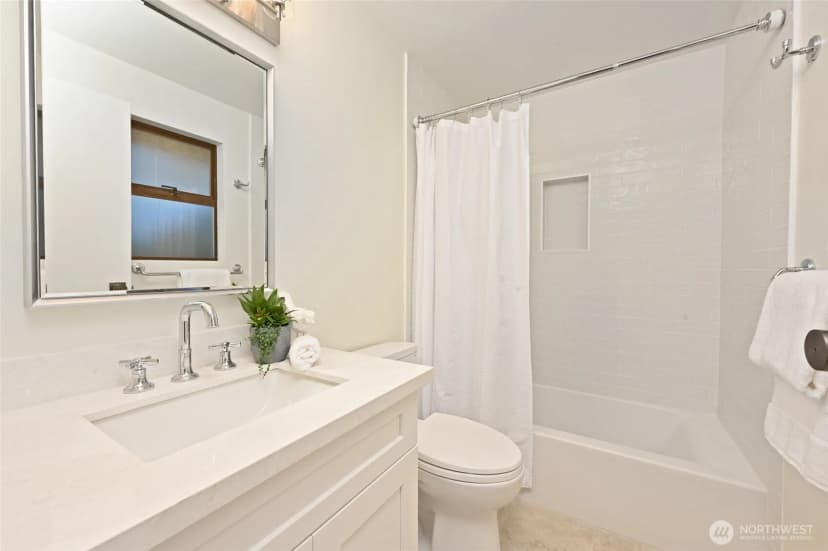 Property photo for 10026 Ne 140th St, Kirkland photo 8