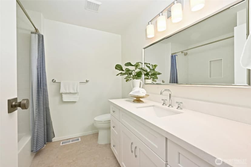 Property photo for 10026 Ne 140th St, Kirkland photo 11