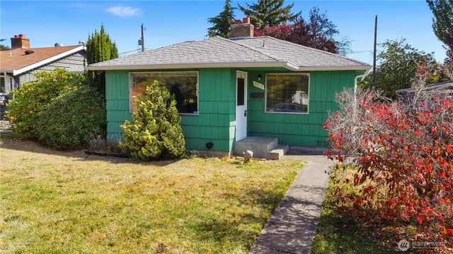 Property photo for 9216 30th Avenue Sw, Seattle photo 2