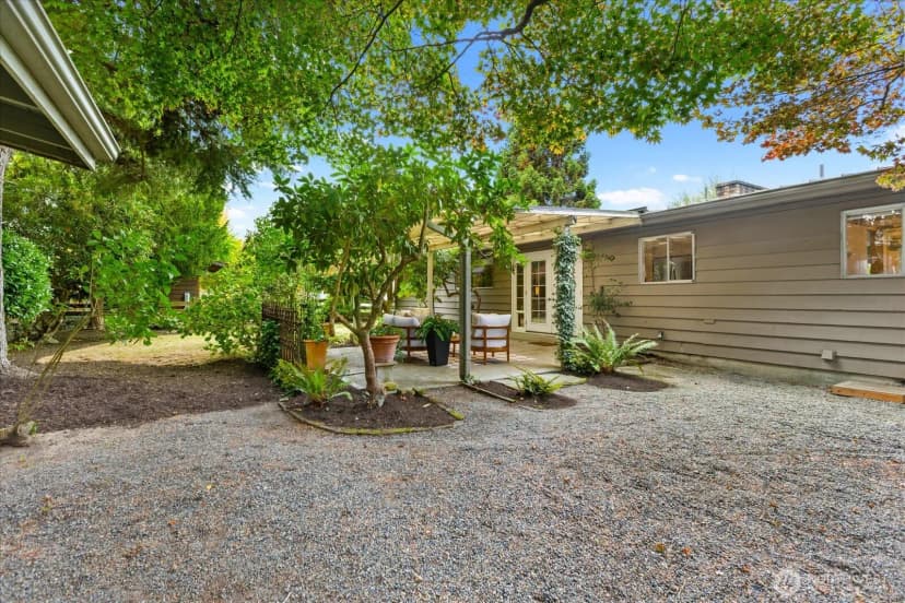 Property photo for 418 2nd Avenue N, Edmonds photo 30