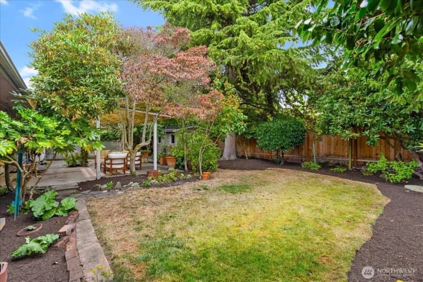 Property photo for 418 2nd Avenue N, Edmonds photo 28