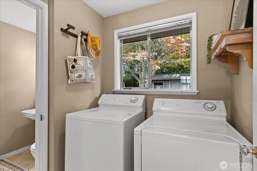 Property photo for 418 2nd Avenue N, Edmonds photo 19