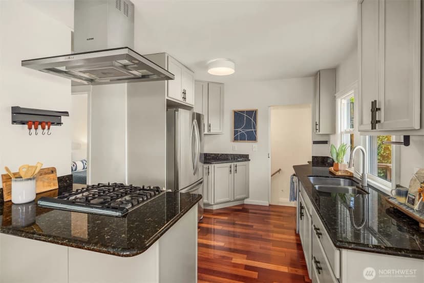 Property photo for 1633 27th Avenue, Seattle photo 6