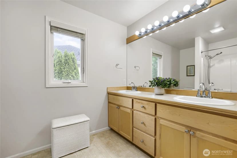 Property photo for 916 275th Place Se, Sammamish photo 25