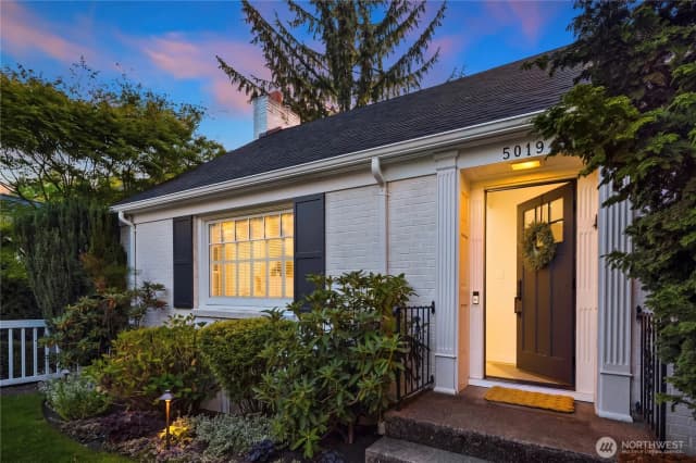 Property photo for 5019 36th Avenue Ne, Seattle photo 2