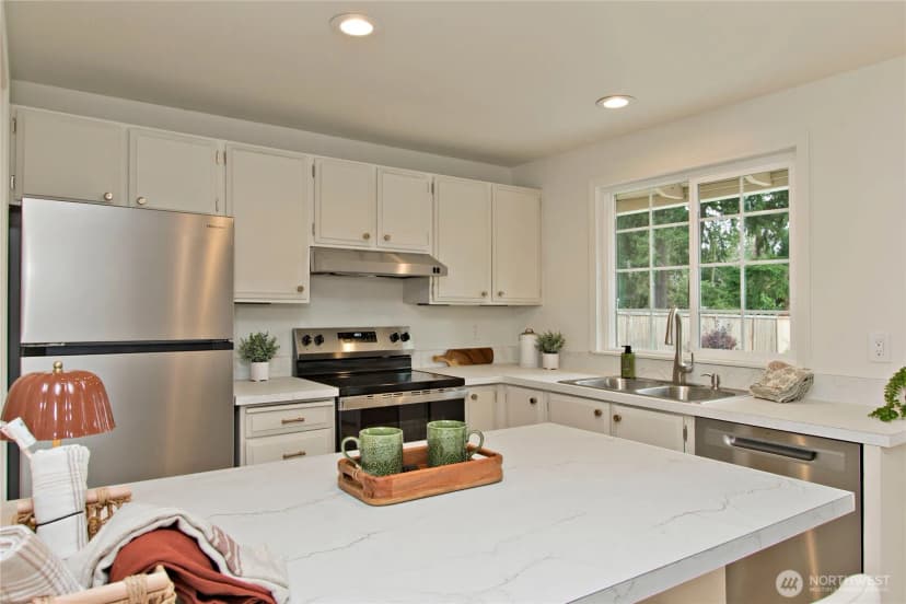 Property photo for 30312 7th Avenue Sw, Federal Way photo 6