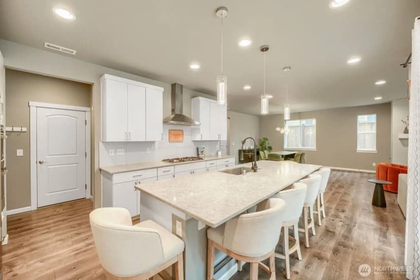 Property photo for 1030 S 195th Place, Des Moines photo 16