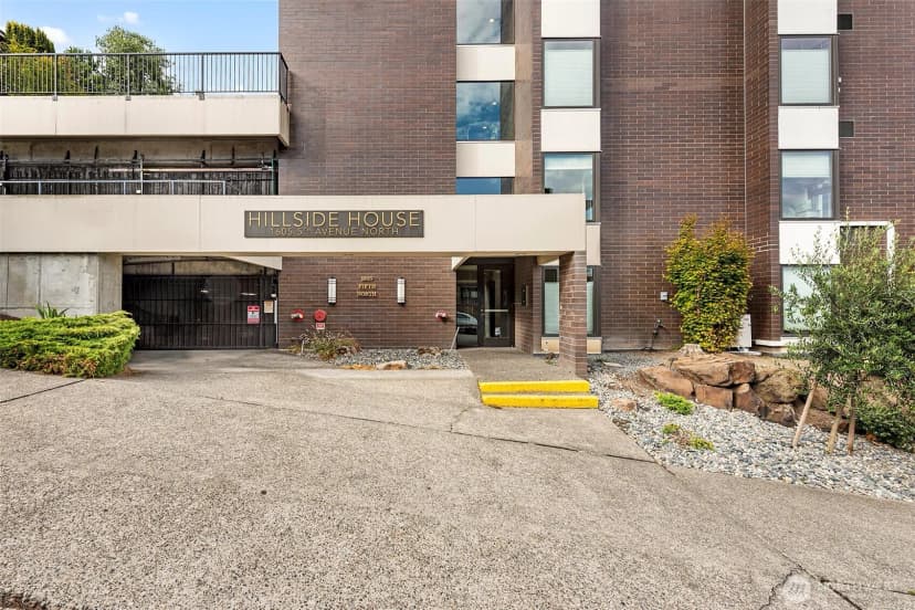 Property photo for 1605 5th Avenue N #102, Seattle photo 25