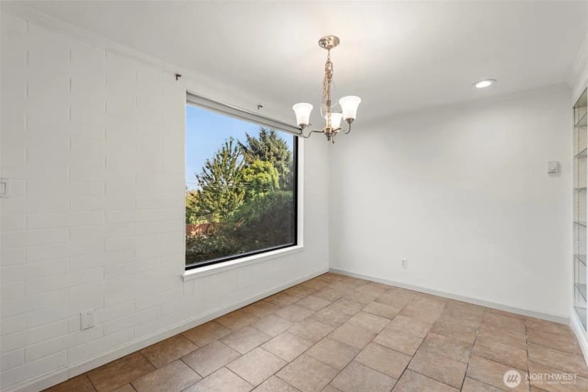 Property photo for 1605 5th Avenue N #102, Seattle photo 8