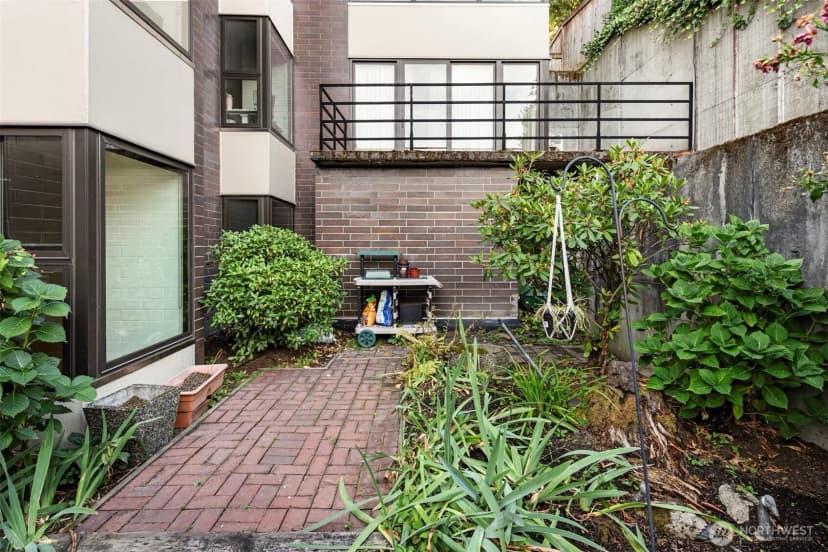 Property photo for 1605 5th Avenue N #102, Seattle photo 20