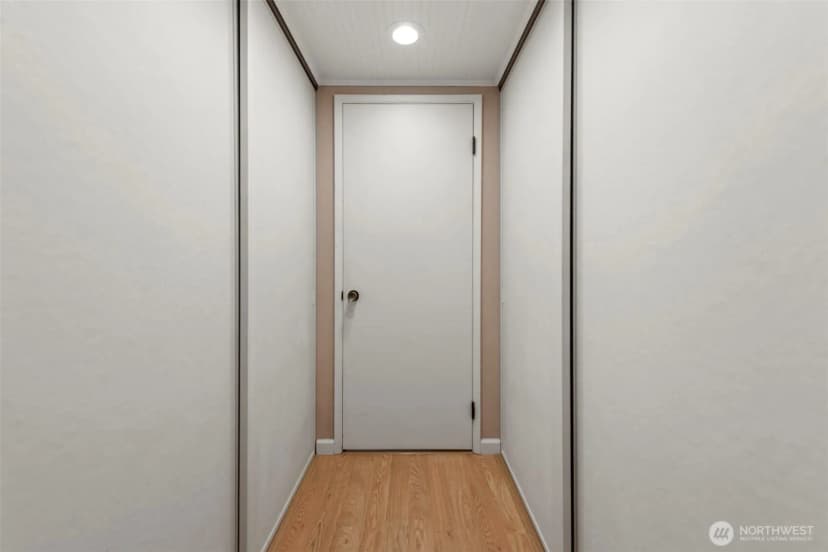 Property photo for 1605 5th Avenue N #102, Seattle photo 13