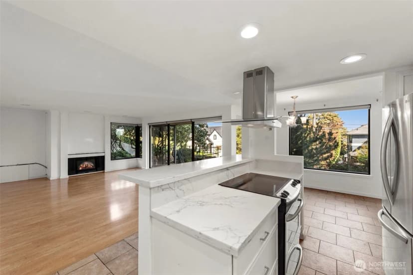 Property photo for 1605 5th Avenue N #102, Seattle photo 7