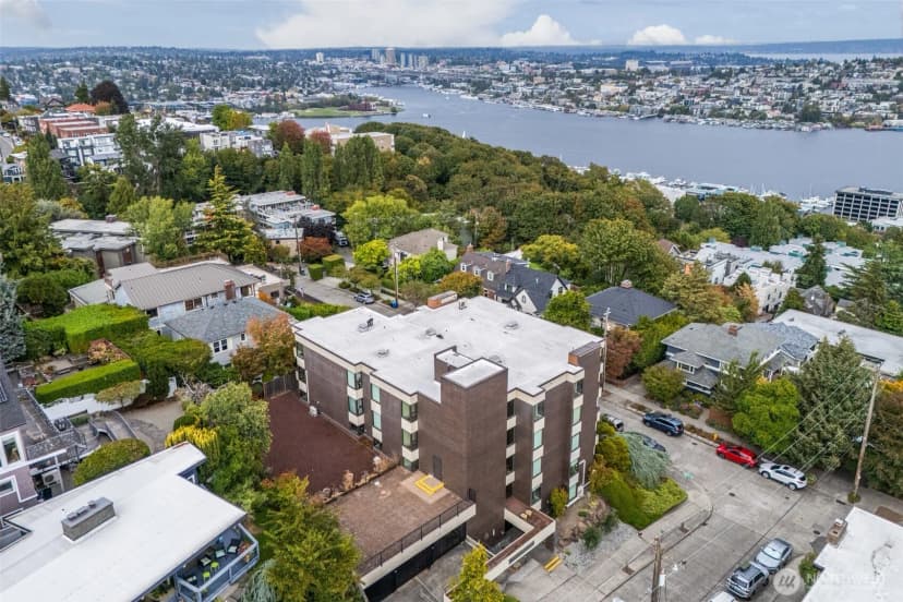 Property photo for 1605 5th Avenue N #102, Seattle photo 2