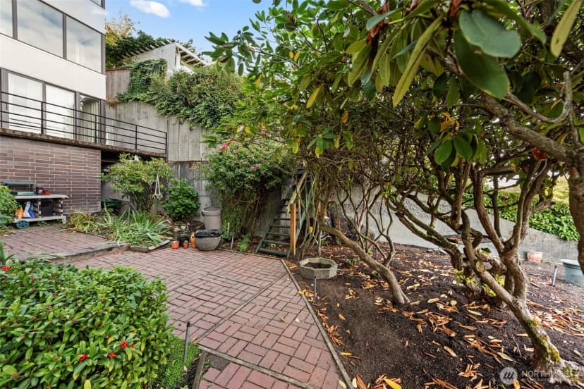 Property photo for 1605 5th Avenue N #102, Seattle photo 19