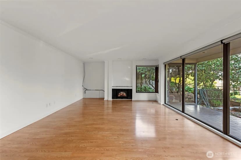 Property photo for 1605 5th Avenue N #102, Seattle photo 3