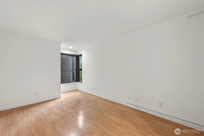 Property photo for 1605 5th Avenue N #102, Seattle photo 14