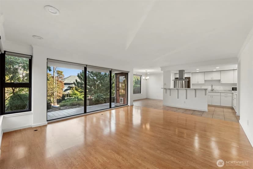 Property photo for 1605 5th Avenue N #102, Seattle photo 4