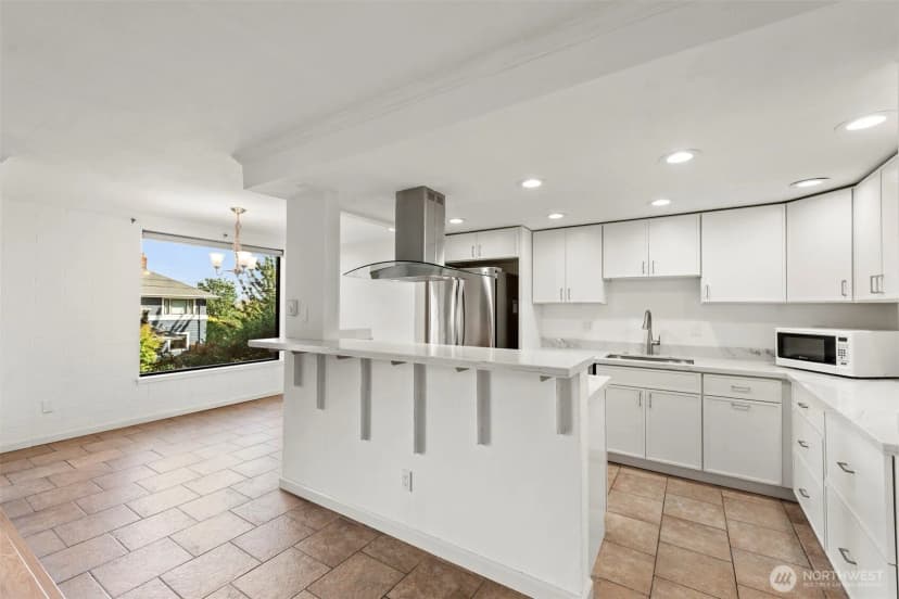 Property photo for 1605 5th Avenue N #102, Seattle photo 5